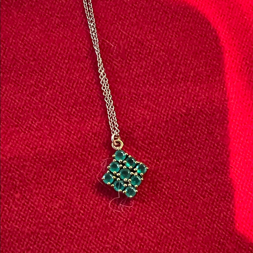 Chic Emerald Cluster Necklace